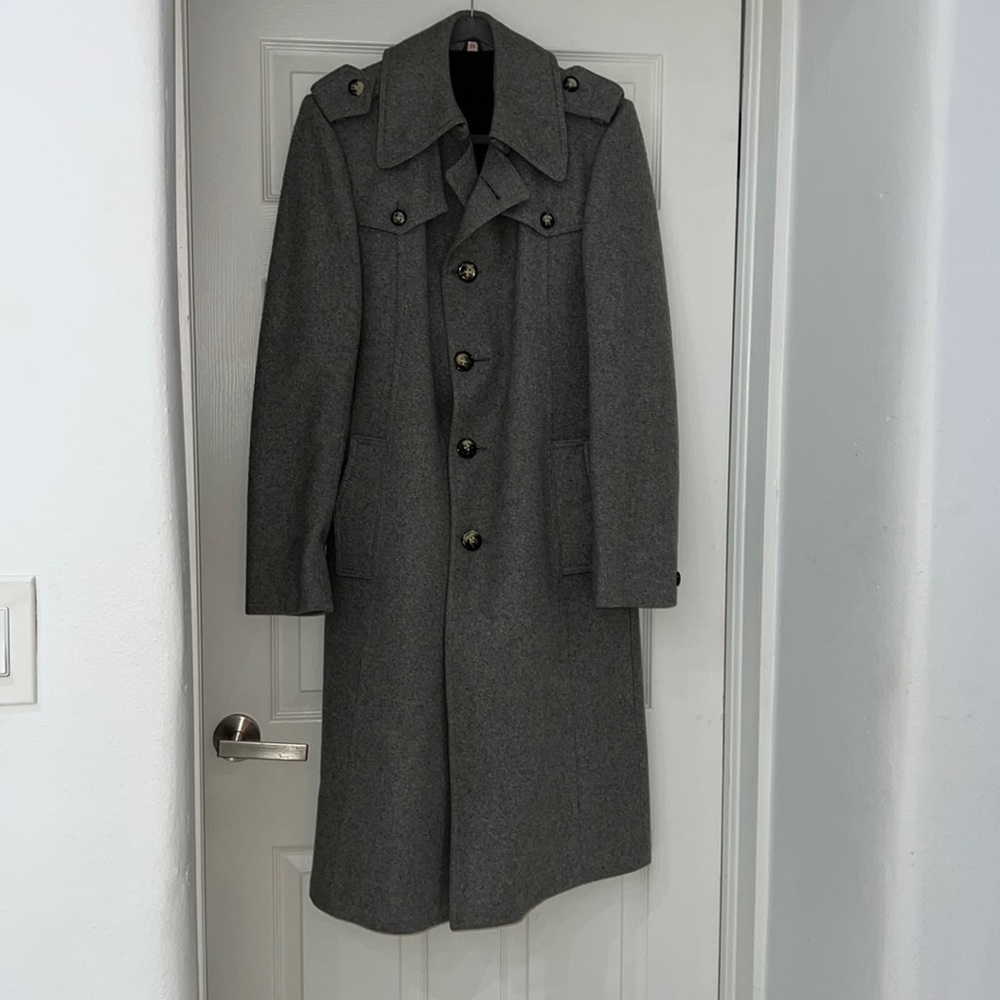 Vintage men’s wool trench coat size 40. In pristine condition.